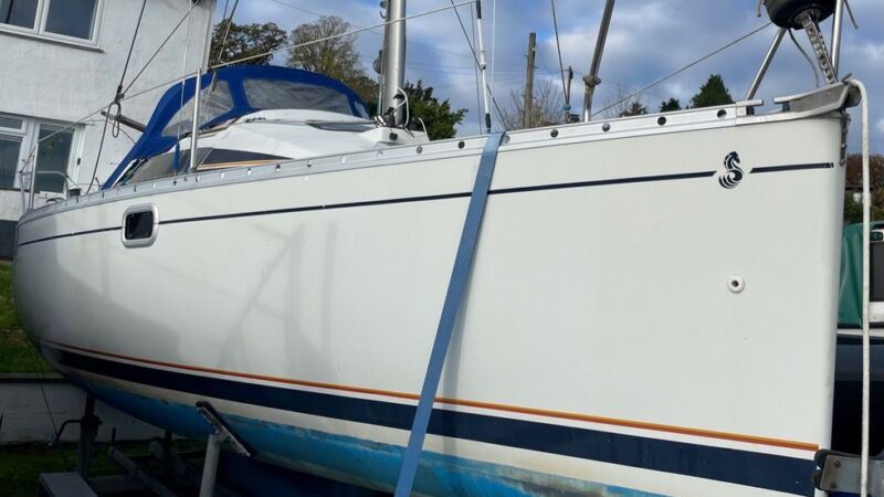 Beneteau First 235 - front side