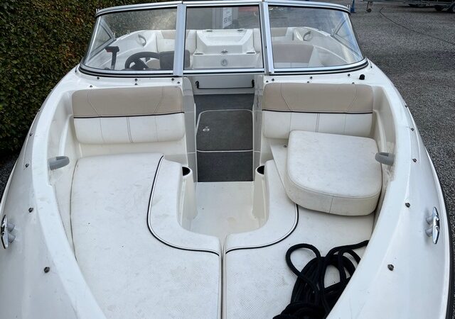 Bayliner 175 GT Bow seating