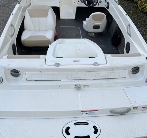 Bayliner 175 GT Cockpit seating