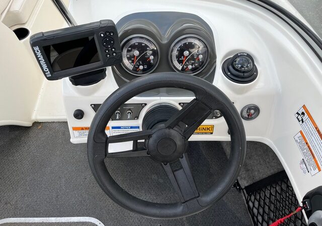 Bayliner 175 GT controls