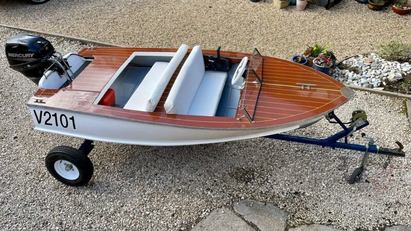 bella chris-craft topdown